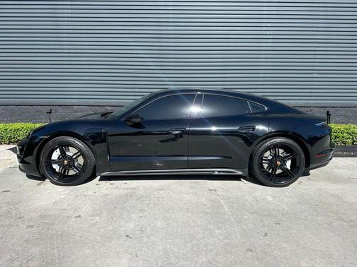 2022 Porsche Taycan Base