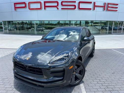 2023 Porsche Macan Base (PDK)