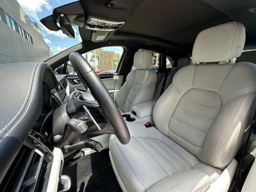 2023 Porsche Macan Base (PDK)