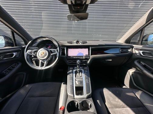 2021 Porsche Macan Base
