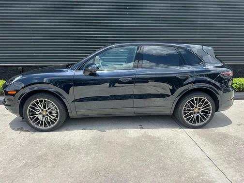 Moonlight Blue 2023 Porsche Cayenne