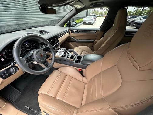 Moonlight Blue 2023 Porsche Cayenne