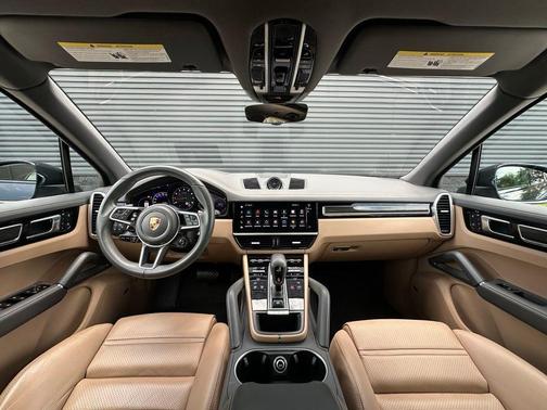 Moonlight Blue 2023 Porsche Cayenne