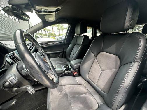 Carrara White Metallic 2017 Porsche Macan Base