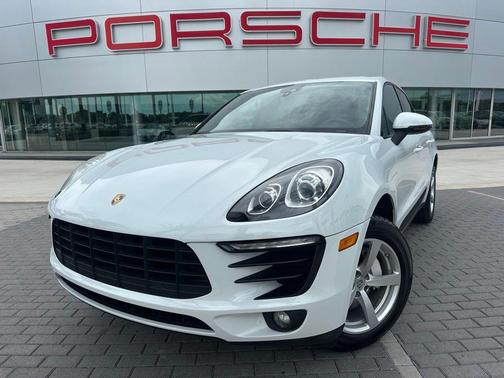 Carrara White Metallic 2017 Porsche Macan Base