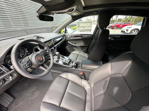 Dolomite Silver Metallic 2026 Porsche Macan Base