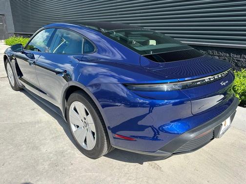 2022 Porsche Taycan Base