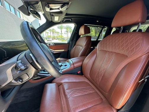 Alpine White 2024 BMW X7 xDrive40i