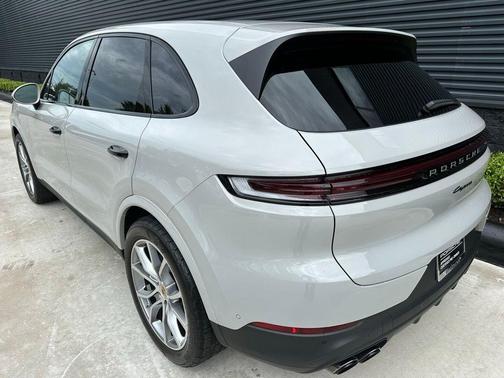 2024 Porsche Cayenne Base