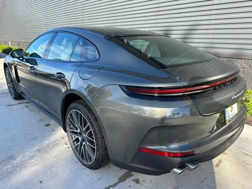2025 Porsche Panamera E-Hybrid 4S
