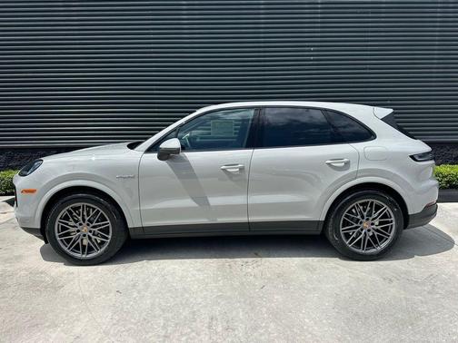 Chalk 2026 Porsche Cayenne AWD