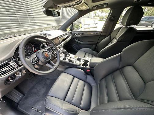 Jet Black Metallic 2026 Porsche Macan Base