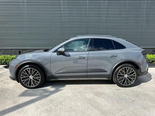 2025 Porsche Macan 4