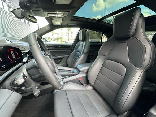 2025 Porsche Macan 4