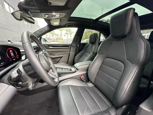 2025 Porsche Macan 4S