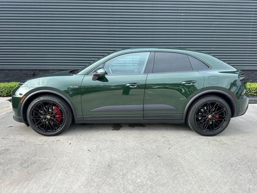 2025 Porsche Macan 4S