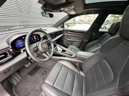 2025 Porsche Macan 4S