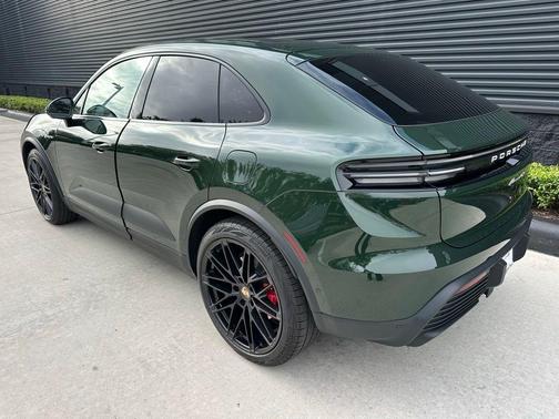 2025 Porsche Macan 4S