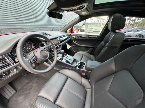 2026 Porsche Macan Base