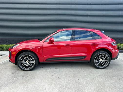 2026 Porsche Macan Base