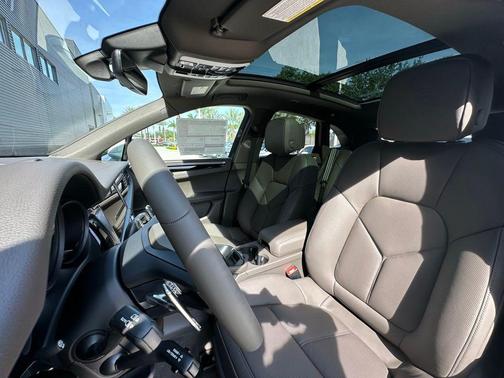 2025 Porsche Macan T
