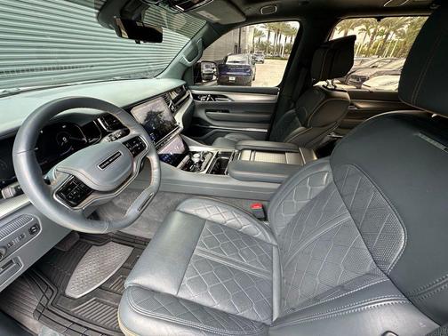 Bright White Clearcoat 2023 Jeep Grand Wagoneer Series III