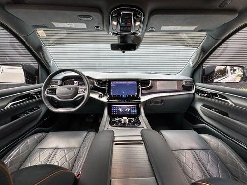 Bright White Clearcoat 2023 Jeep Grand Wagoneer Series III