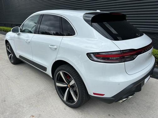 Carrara White Metallic 2026 Porsche Macan S