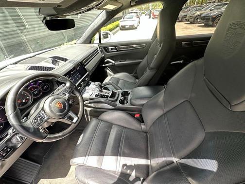 White 2019 Porsche Cayenne Turbo
