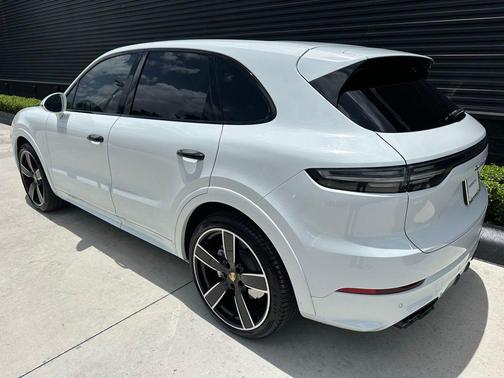 White 2019 Porsche Cayenne Turbo