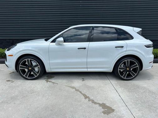 White 2019 Porsche Cayenne Turbo
