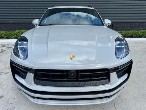 2025 Porsche Macan T