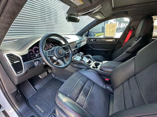 2023 Porsche Cayenne GTS