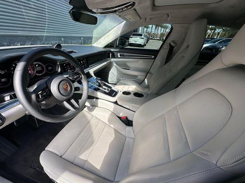 2023 Porsche Panamera GTS