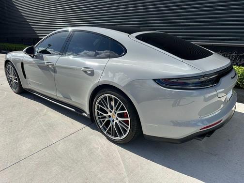 2023 Porsche Panamera GTS