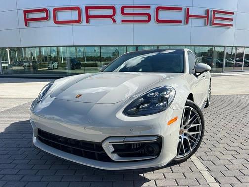 2023 Porsche Panamera GTS