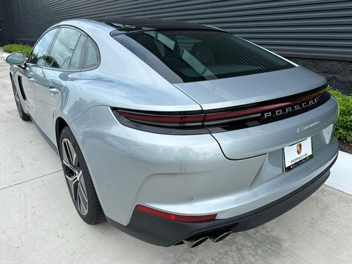 2025 Porsche Panamera Base