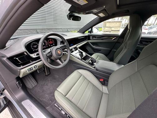 2025 Porsche Panamera Base
