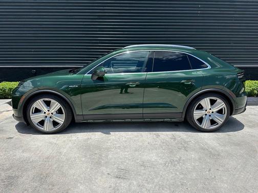 Green Metallic 2025 Porsche Macan 4S