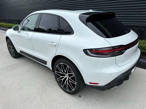 2025 Porsche Macan T