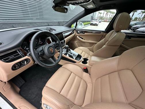 2025 Porsche Macan T