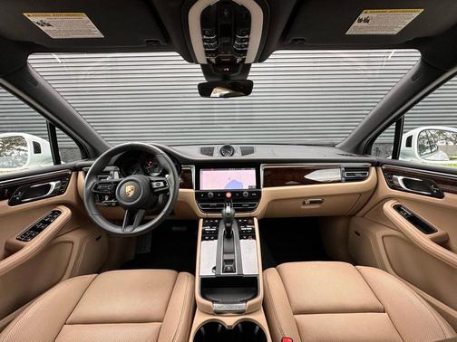 2025 Porsche Macan T