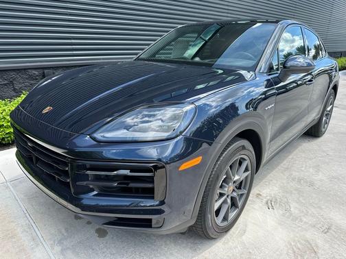 Blue Metallic 2025 Porsche Cayenne Base