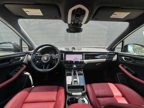 Jet Black Metallic 2026 Porsche Macan Base
