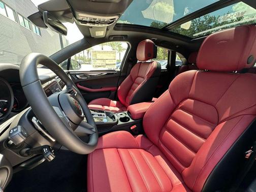 Jet Black Metallic 2026 Porsche Macan Base