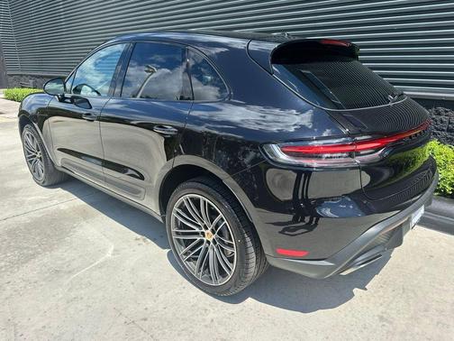 Jet Black Metallic 2026 Porsche Macan Base