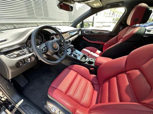 Jet Black Metallic 2026 Porsche Macan Base