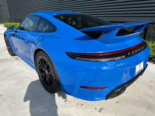2025 Porsche 911 Carrera