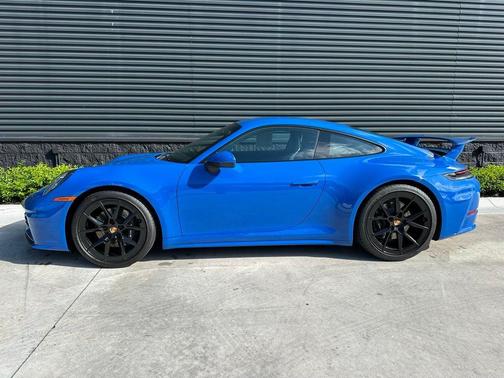 2025 Porsche 911 Carrera