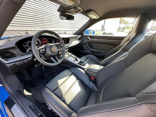 2025 Porsche 911 Carrera